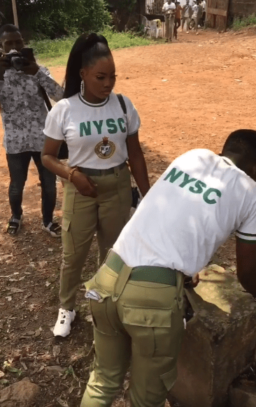 NYSC member proposes to girlfriend in a dramatic way on their POP (Video)