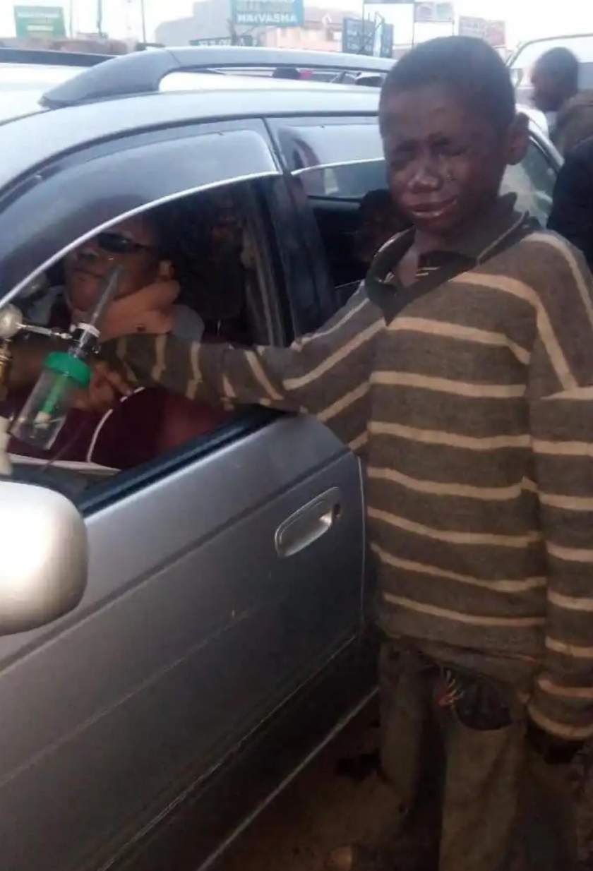 Moment child beggar broke down in tears after noticing that the lady he tried to beg was placed on oxygen