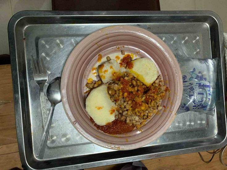 Man laments over poor meal he got at a guest house after paying N10K per night in Ibadan