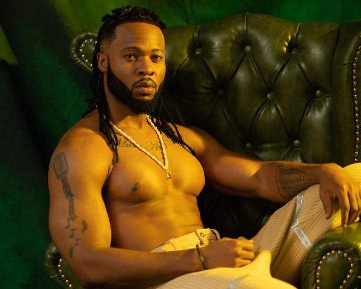 Flavour serenades his father as his Christmas gift for him (Video)