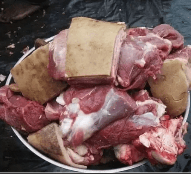 'E no possible' - Reactions as man shows off chunk of meat he bought for N300