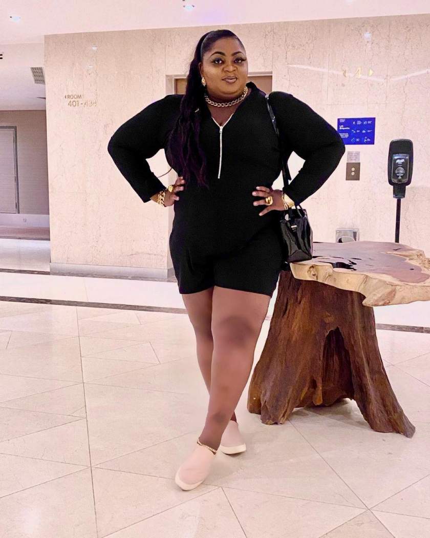 Eniola Badmus clashes with a troll who commented on her weight