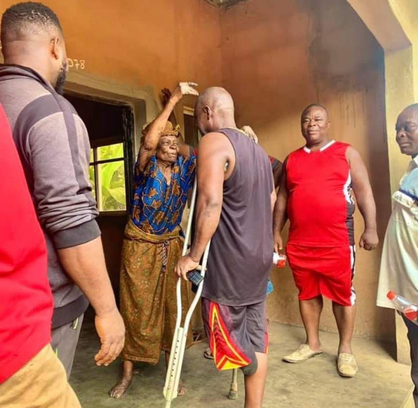 Brothers pay surprise visit to Akara seller who gave them free snacks daily on their way to school, 40 years ago