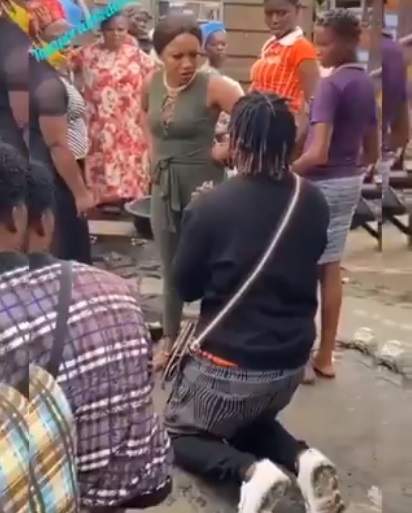 Lady lambast boyfriend for proposing to her in a market (Video)