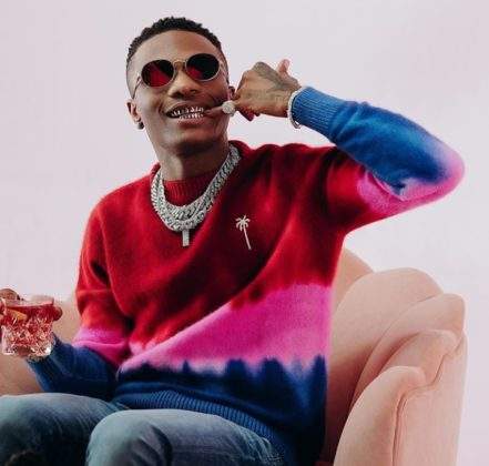 Man drags Wizkid, Burna Boy for flaunting gold teeth, says he had his since 15 (Video)