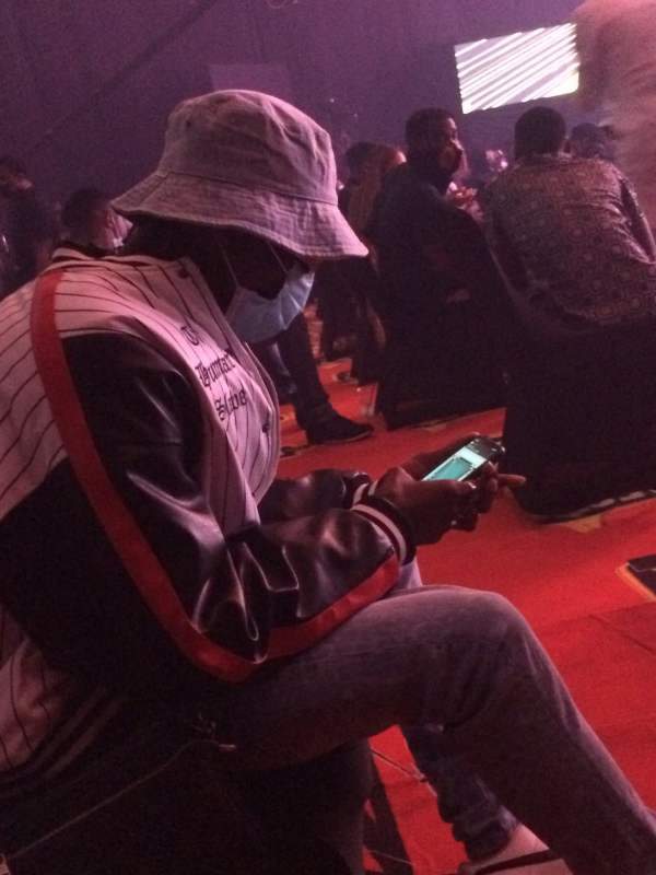 'As I no win nko' - Blaqbonez reacts to backlash of playing mobile games during Headies Awards