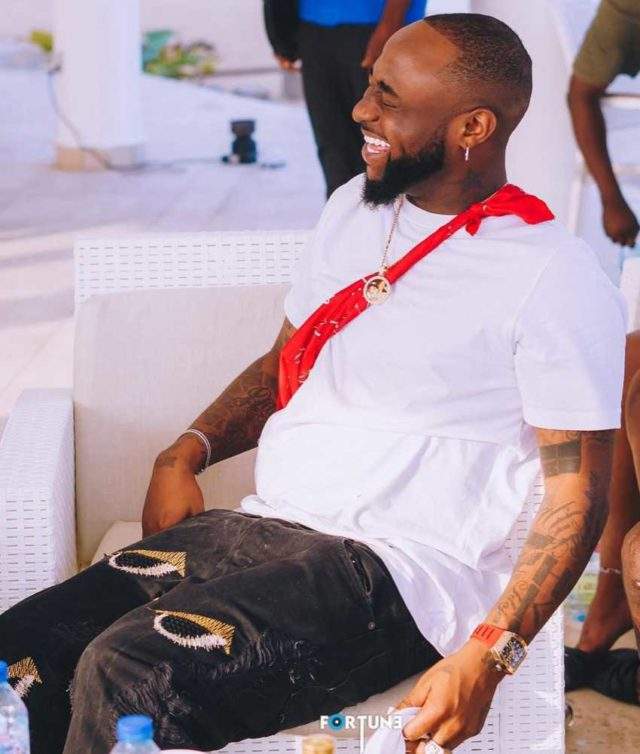 Davido advises Nigerians on the importance of helping their friends to get rich