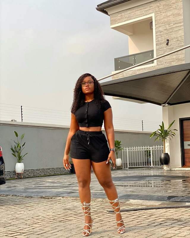 "She forgot her flat tummy at home" - Cee-c mocked over real photo of her stomach