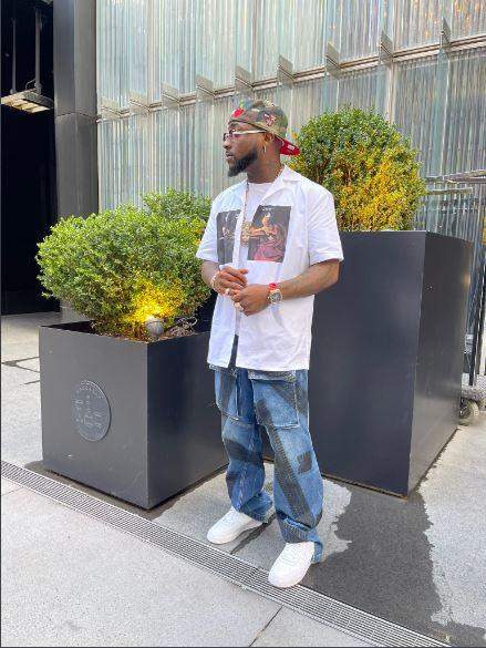 "It's too baggy and doesn't fit you" - Reactions as Davido poses in an oversized trouser