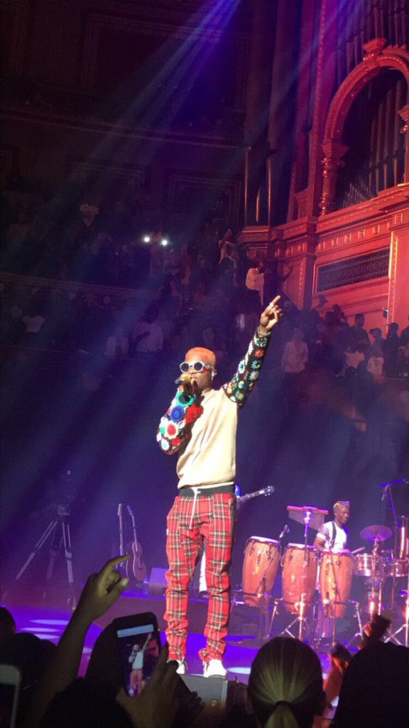 Wizkid Shades Davido At His London Concert