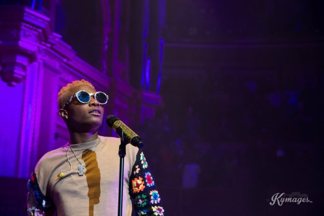 Wizkid Shades Davido At His London Concert