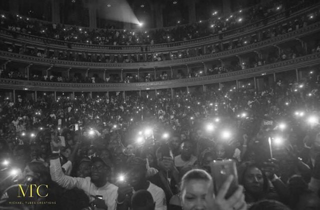 Wizkid Shades Davido At His London Concert