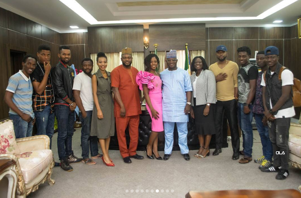 Debbie Rise Meets Governor Yahaya Bello, Plays Her Famous Guitar For Him