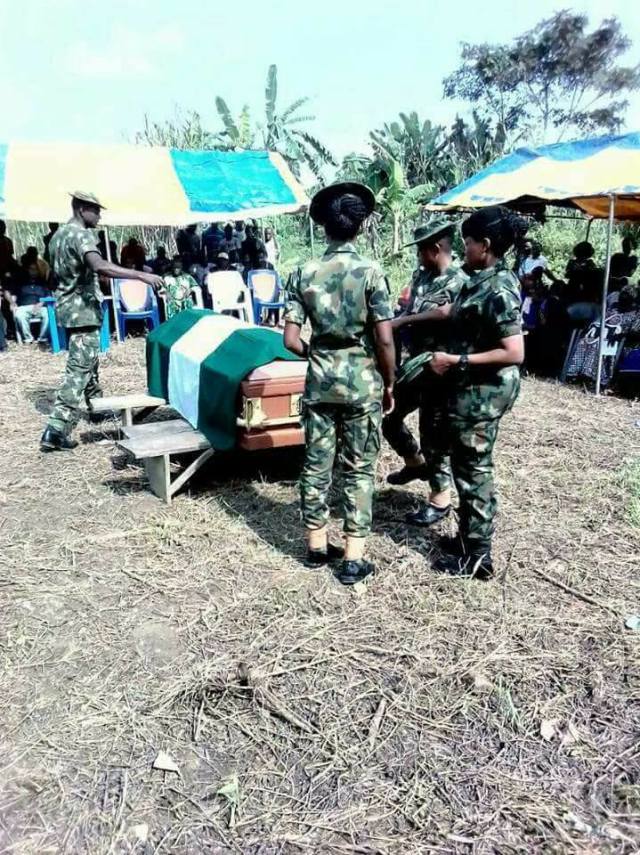 Female soldier who died a day to her birthday buried amid tears (photos)