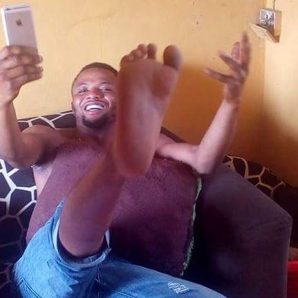 Nigerian Guy Steals Lady's Iphone 6, Flaunts The Phone On Facebook