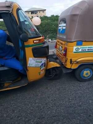 Groom spotted in Umuahia heading to his wedding ceremony in a Keke (photos)