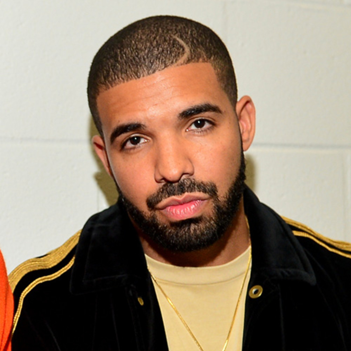Drake allegedly dumps Bella Hadid via text message
