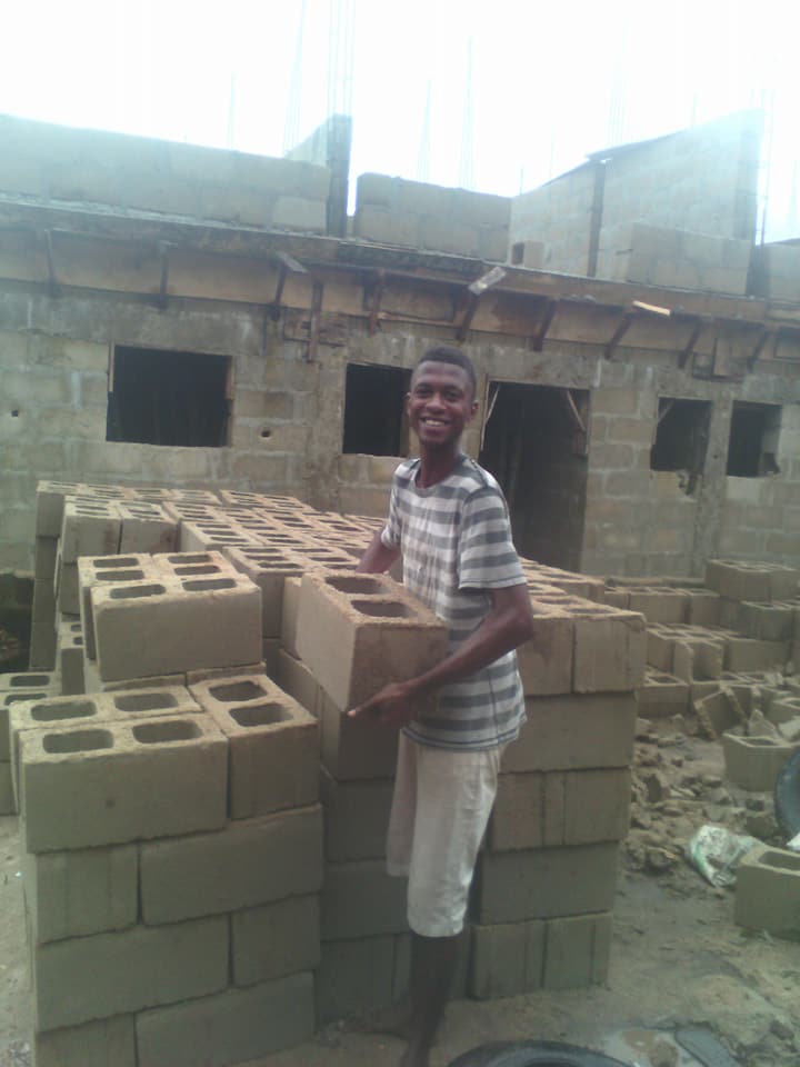'This Is Why I Slept In Class'- MOUAU Graduate's Bricklayer Photos Go Viral