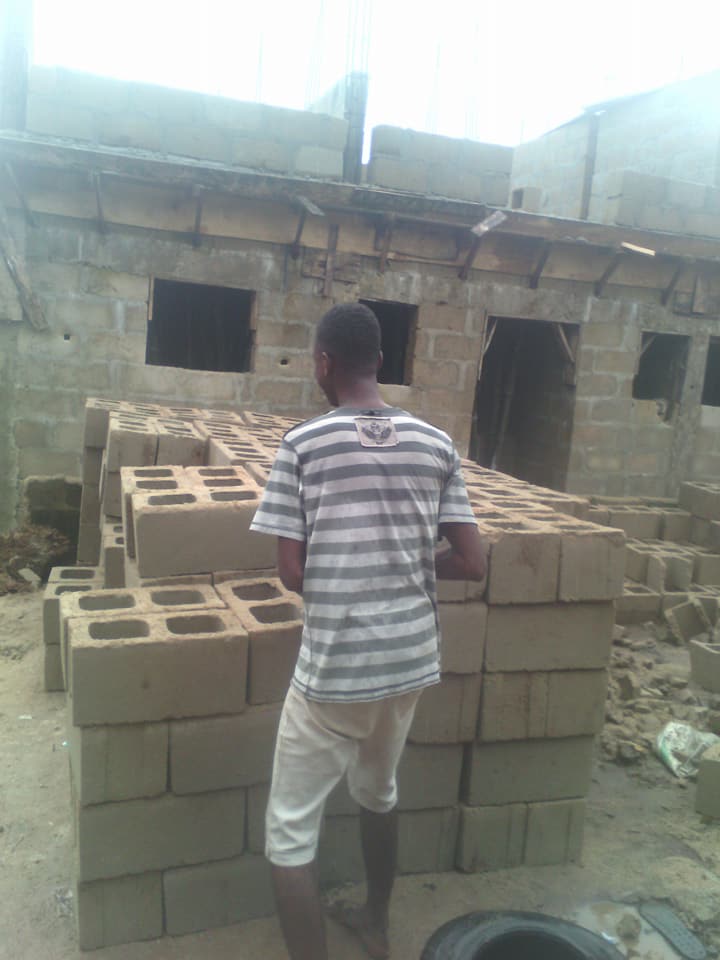 'This Is Why I Slept In Class'- MOUAU Graduate's Bricklayer Photos Go Viral