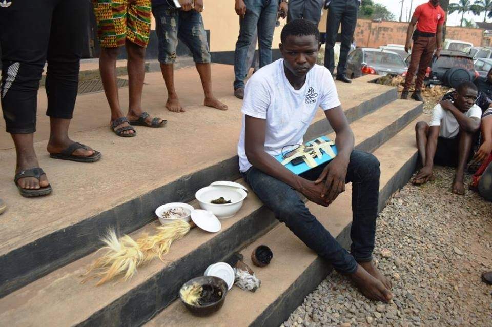 EFCC arrests 24 OOU students for Cyber crime in Ogun, exotic cars recovered (Photos)