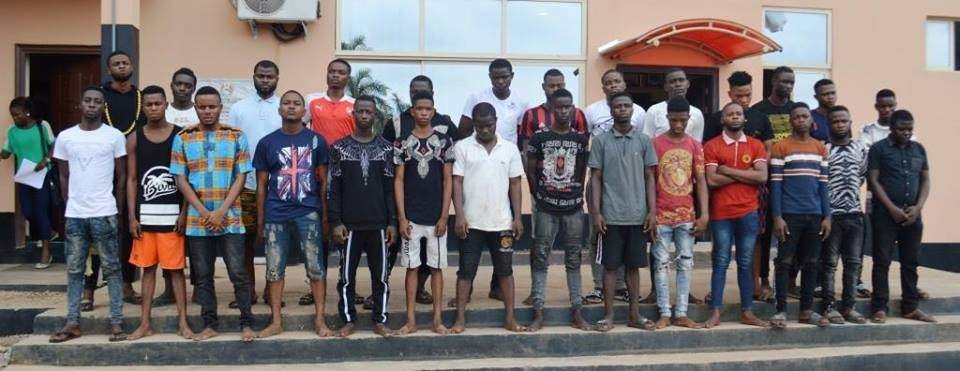 EFCC arrests 24 OOU students for Cyber crime in Ogun, exotic cars recovered (Photos)