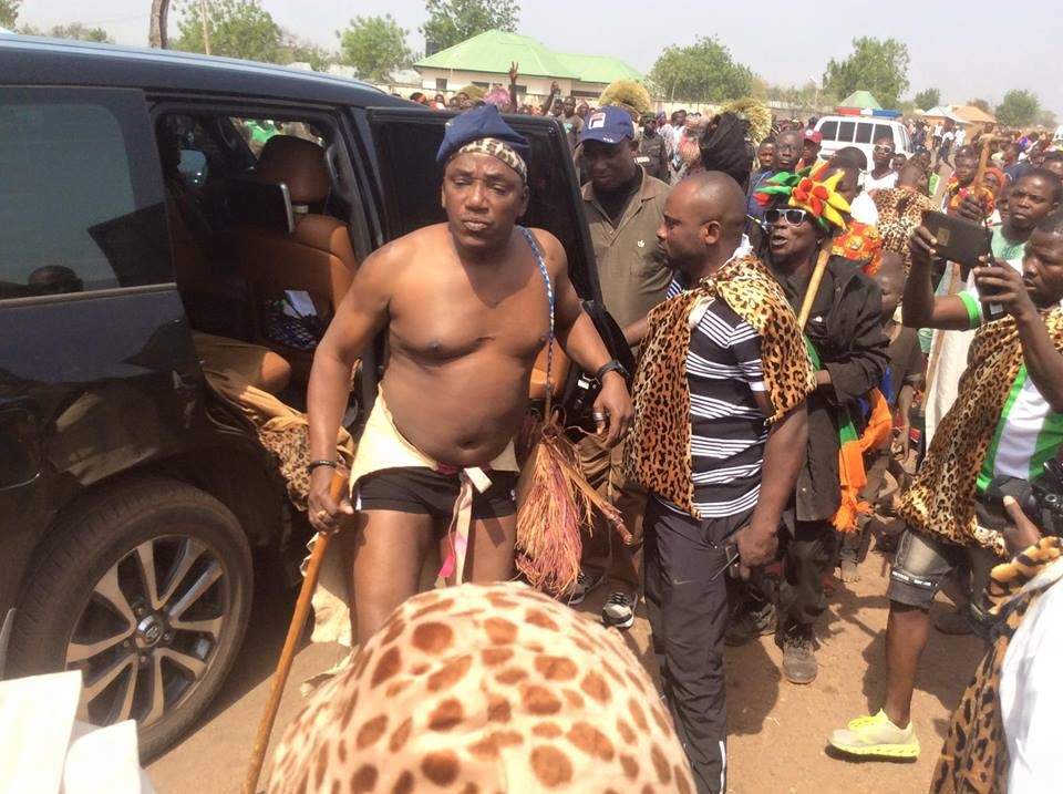 Minister of Youths and Sports, Solomon Lalung steps out in style as he attends a cultural carnival in Plateau (Photos)