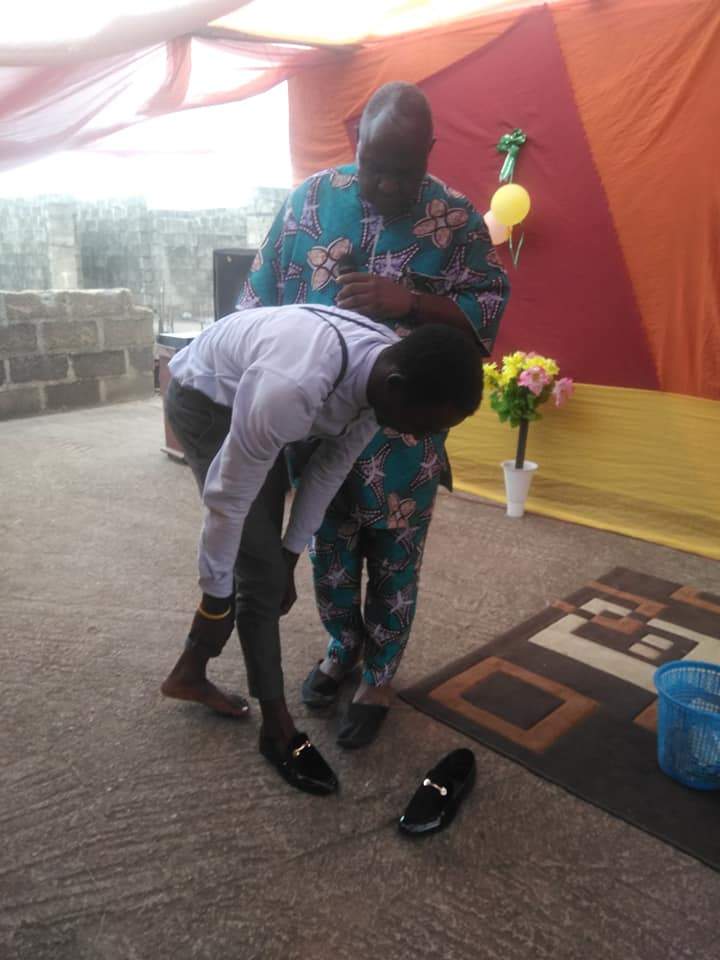 Pastor Gives His Shoes Worth $400(N145K) To Member As He Berates Daddy Freeze On Tithing