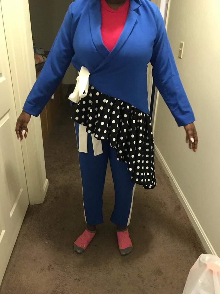 Nigerian Tailor Ruins Nigerian Lady In The US Graduation Dress (Photos)