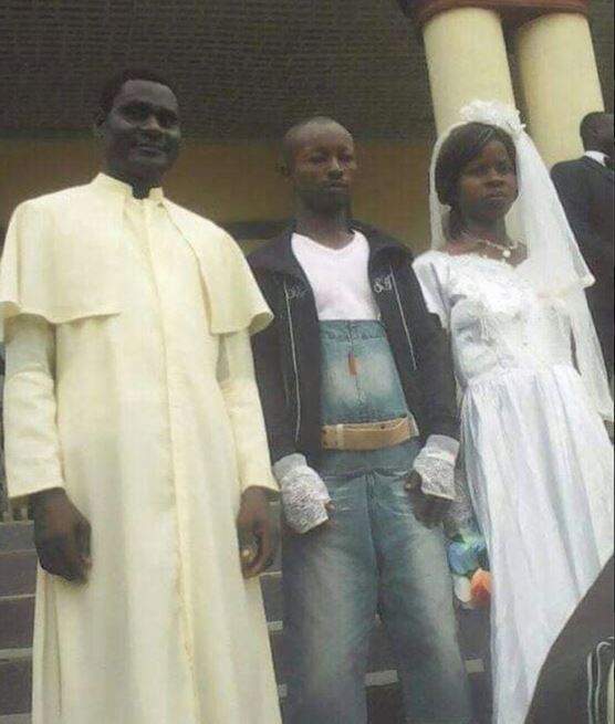 Man Wears Jeans Pinafore To Wed His Bride On Wedding Day (Photo)