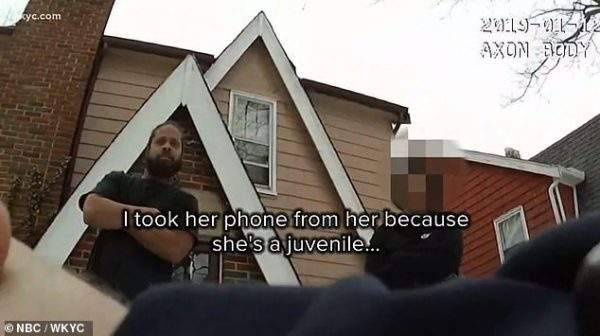 16-year-old girl calls 911 on father for seizing her $800 phone