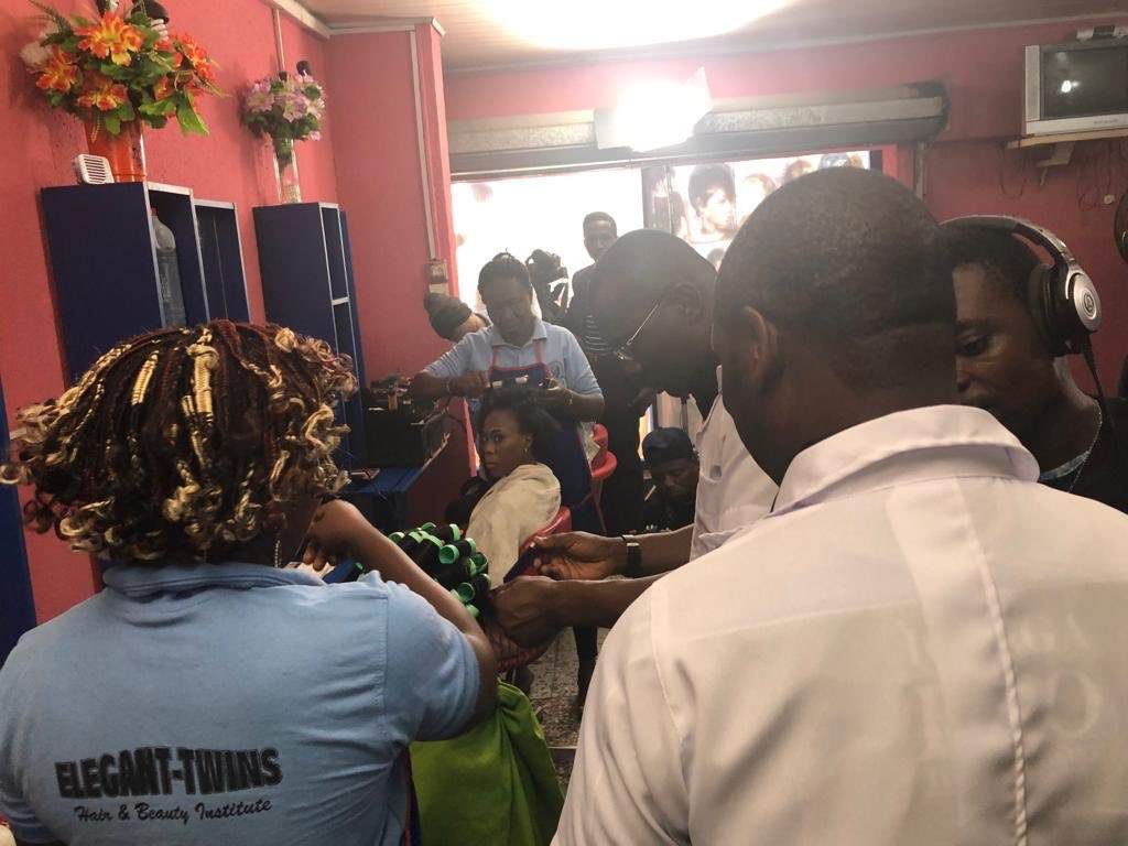 Babajide Sanwo-Olu spotted fixing a lady's hair in a salon today (Photos/VIdeo)