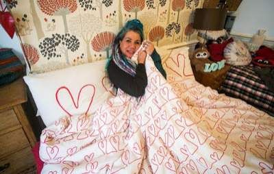 Woman Employs Wedding Planner For Lavish Wedding Ceremony Between Her And Her Duvet (Photos)