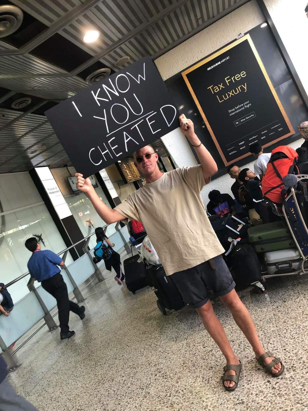 See how man welcomed cheating girlfriend at the Airport