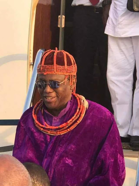 Oba of Benin arrives Abuja with his wives (Photos)