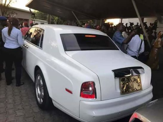 Oba of Benin arrives Abuja with his wives (Photos)