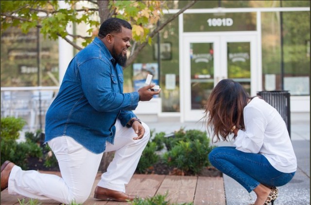 Christmas Photoshoot turns to Marriage Proposal (Photos)