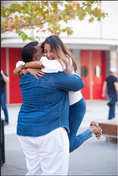 Christmas Photoshoot turns to Marriage Proposal (Photos)