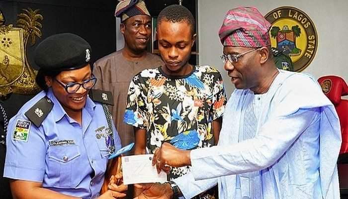 Lagos State Governor Sanwo-Olu Rewards Police Officer For Rescuing A Robbery Victim With Her Money