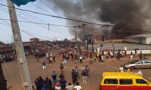 Breaking News: Tears Flow Bitterly As Fire Guts Ekiosa Market In Benin (Photos)