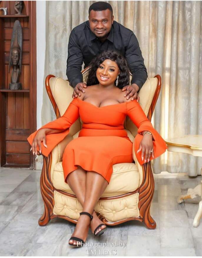 Endowed Lady Wears Cleavage-Baring Outfit In Pre-Wedding Photos With Her Fiance