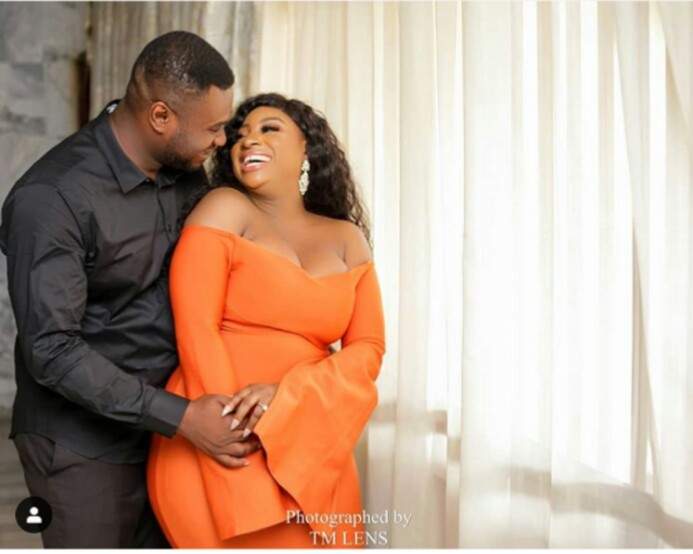 Endowed Lady Wears Cleavage-Baring Outfit In Pre-Wedding Photos With Her Fiance