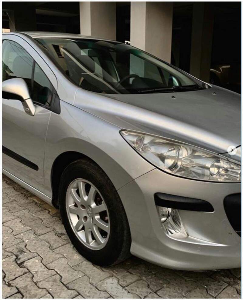 Broda Shaggi Buys Aunty Shaggi A Brand New Car (Photos)