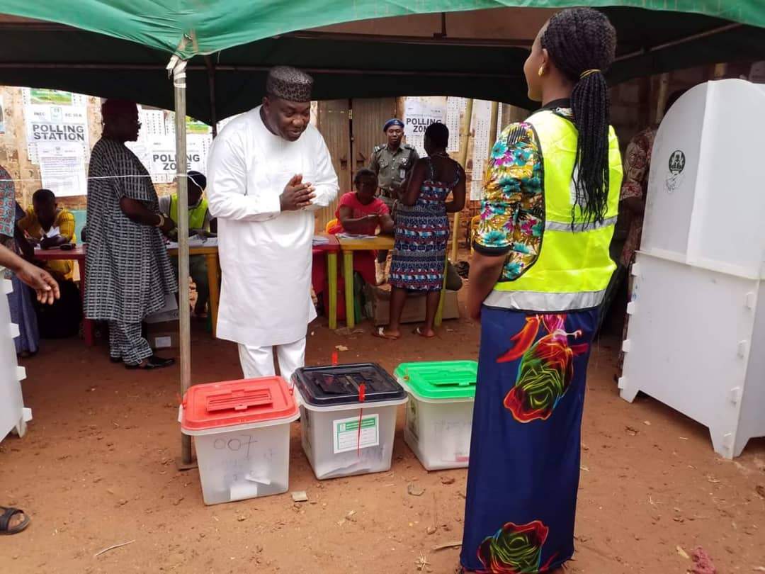 Gov Ifeanyi Ugwuanyi Of Enugu Casts His Vote (Photos)