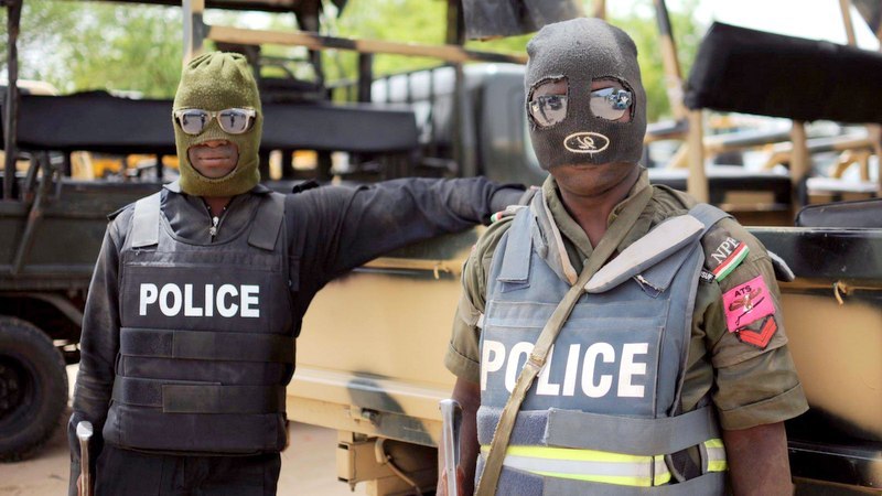 Outrage as Mob Chases SARS Operatives For Shooting Lagos Youth