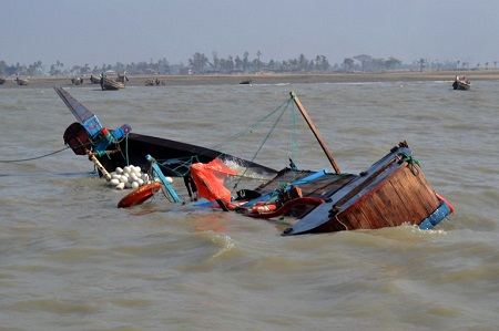 Heartbreaking: Newborn Baby Dies Inside River Just Hours After Being Born in a Boat in Niger...Sad Details