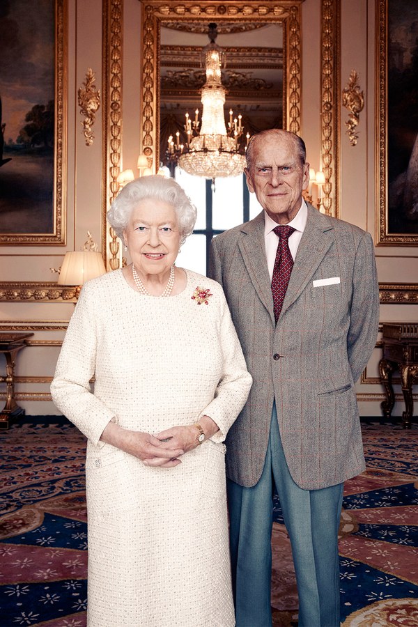Revealed: Inside the 70th Exclusive Anniversary Party of the Queen of England and Her Husband (Photos)