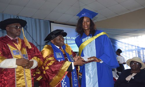 Meet the Pretty and Tall 19-year-old Nigerian First Class Graduate Who Wants to be a Farmer (Photo)