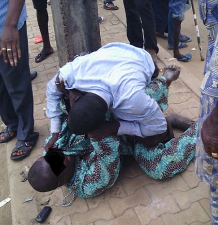 Drama as Suspect Beats the Hell Out of Police Officer Trying to Arrest Him in Lagos