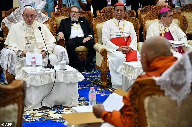 Pope Francis Holds Historic Mass for 200,000 Catholics in Myanmar