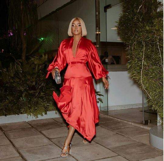Wrapped In Silk, Drenched In Gold, Toke Makinwa Glows In New Pictures